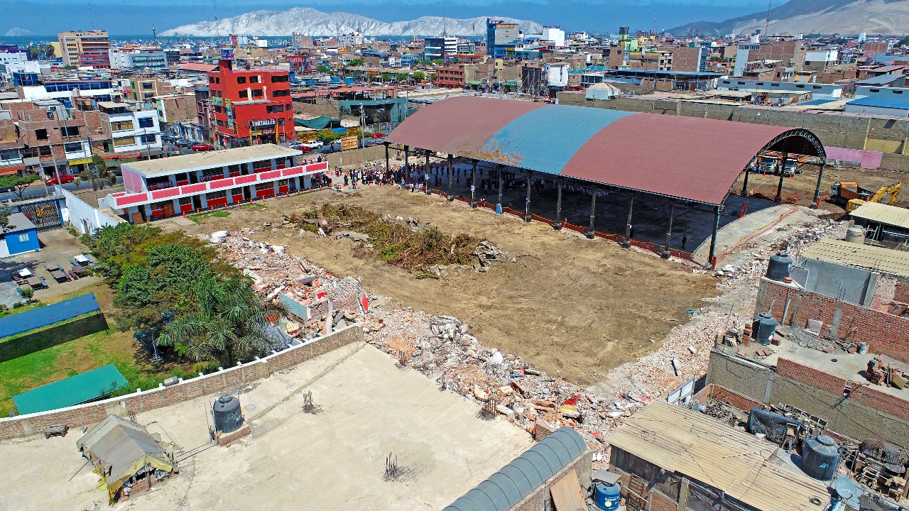 Terreno demolido de la I.E. 89004 Manuel González Prada listo para la reconstrucción