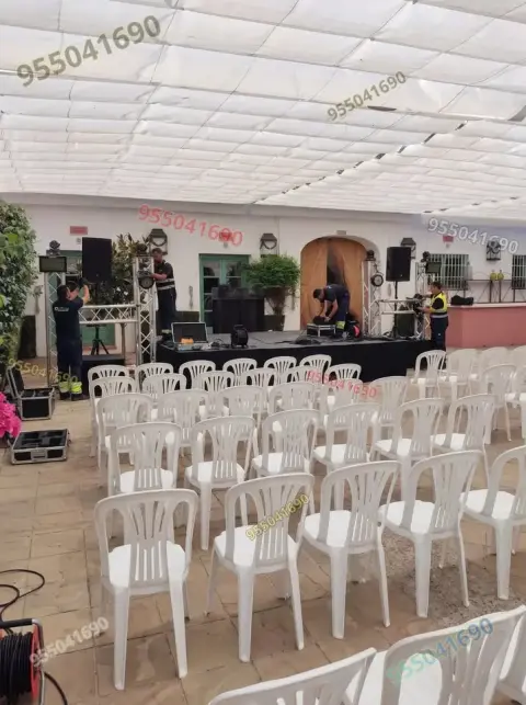 Alquiler de sillas blancas Tiffany Chiavari en Trujillo
