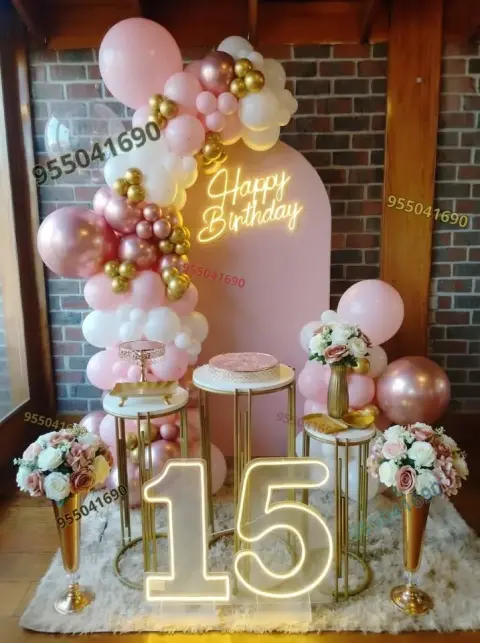 Decoración de 15 años palo rosa con flores finas en Trujillo