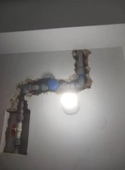 Instalación de medidores de agua en edificios