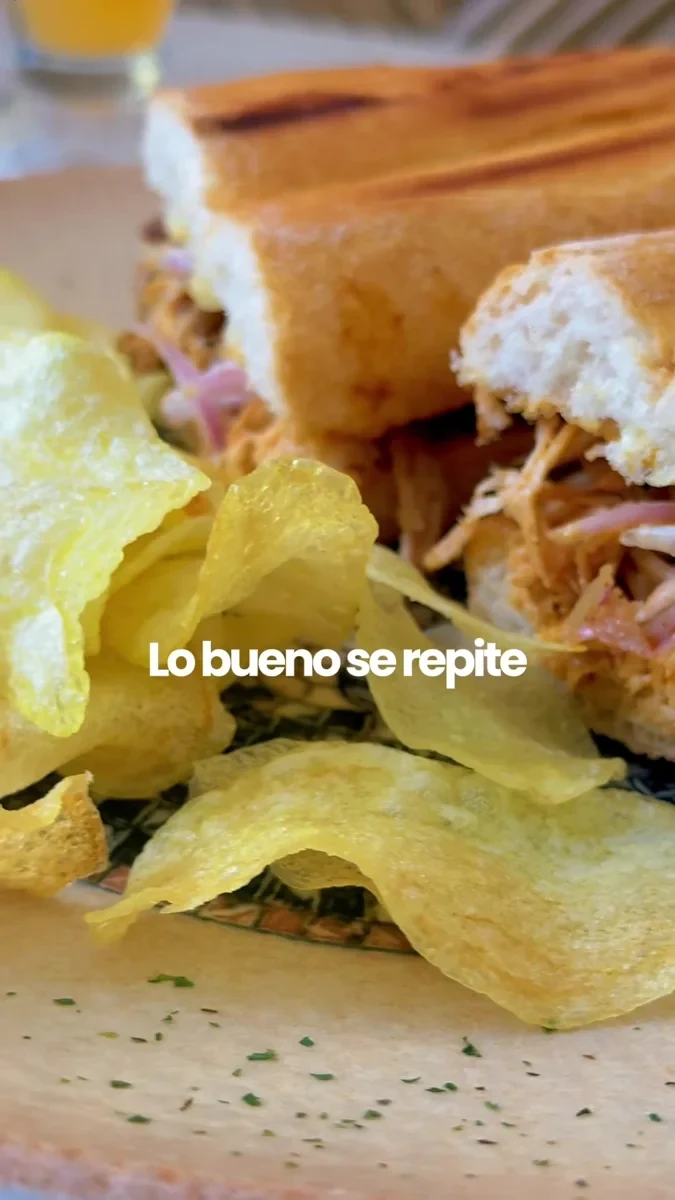 Sándwich de la casa con papas