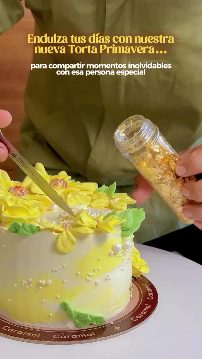 Porción de torta de primavera