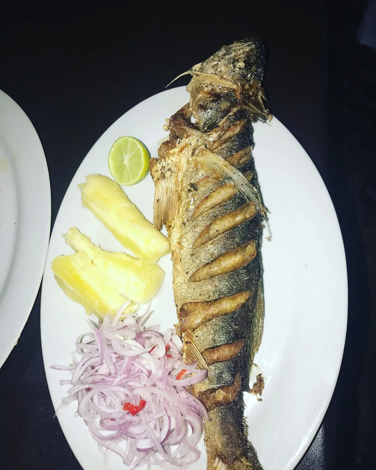Pescado frito con yuca